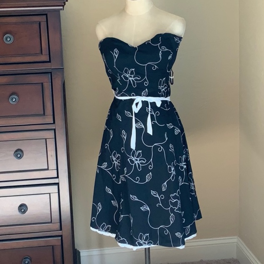 White House black market strapless dress. Size 0 like new